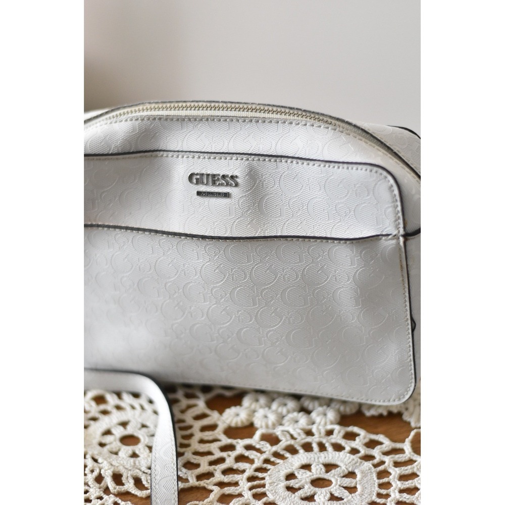 GUESS White Embossed Logo Crossbody Camera Bag Silver Tone Hardware White - Picture 3 of 7